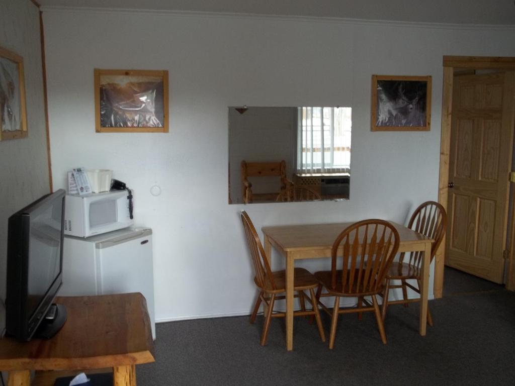 תרמופוליס Budget Host Elk Antler Inn חדר תמונה